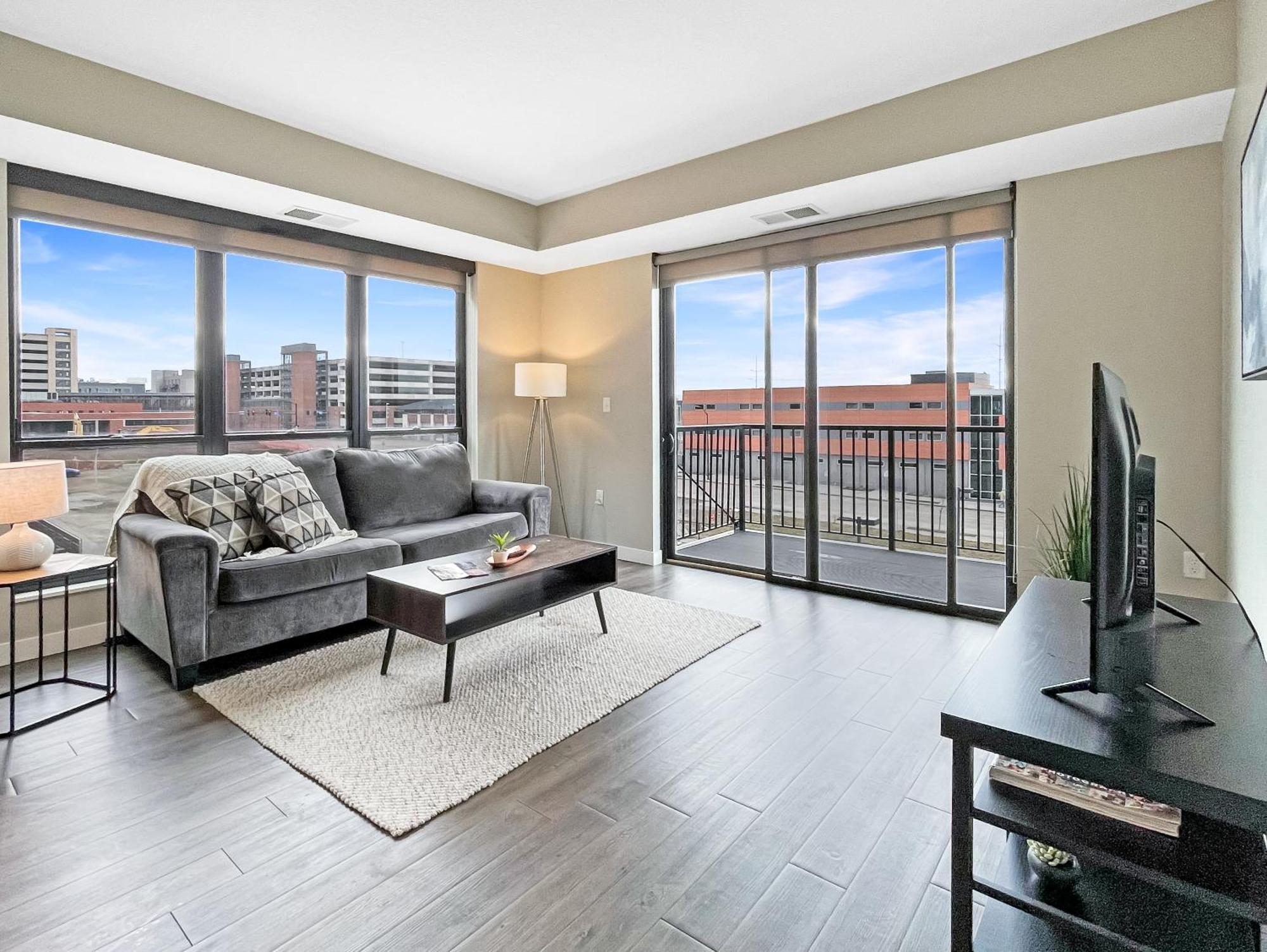 Large Downtown 2Br -Hot Tub-Downtown! Διαμέρισμα Ντε Μόιν Εξωτερικό φωτογραφία