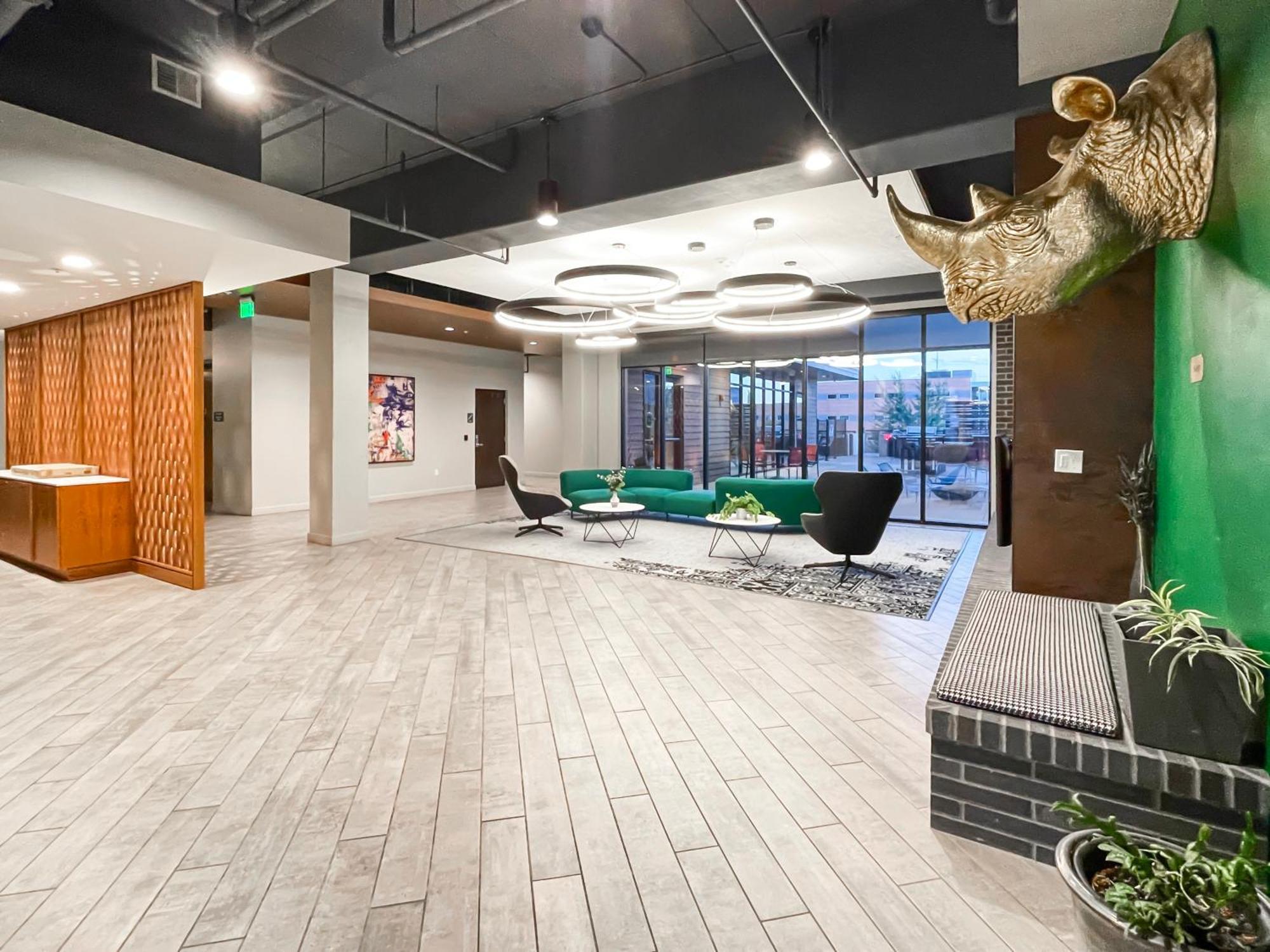 Large Downtown 2Br -Hot Tub-Downtown! Διαμέρισμα Ντε Μόιν Εξωτερικό φωτογραφία
